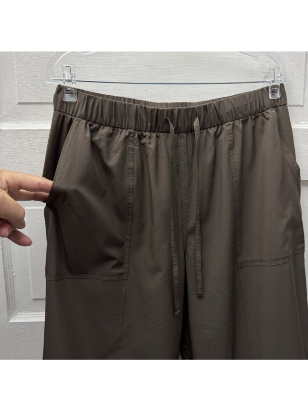 GapFit Runaround Pant Women Medium Brown Wide Leg Athletic Travel Pants - Picture 3 of 8